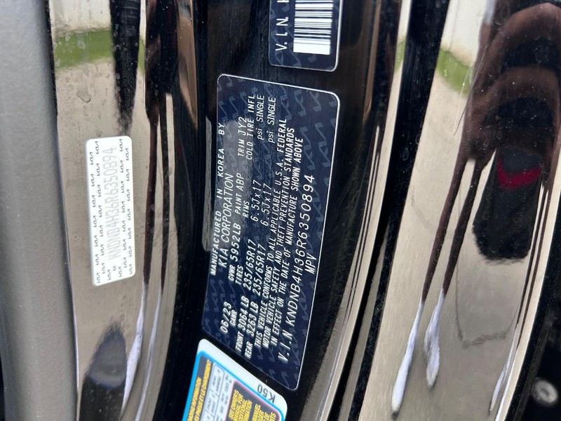 Kia Carnival Vehicle Full-screen Gallery Image 22