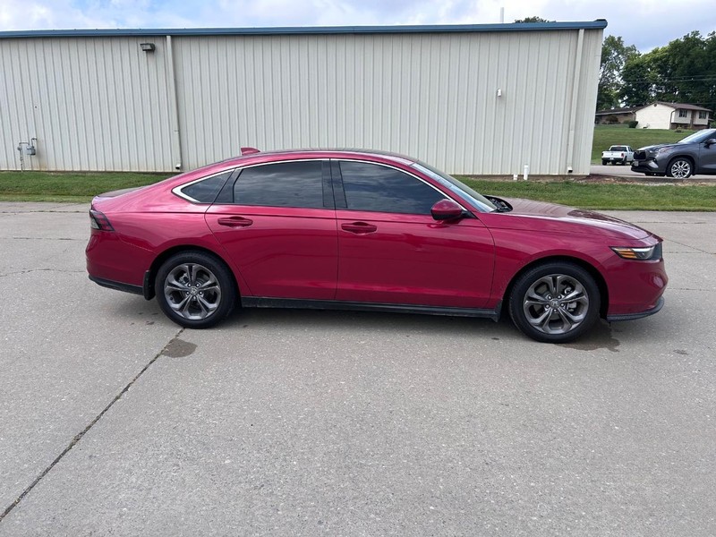 Honda Accord Sedan Vehicle Full-screen Gallery Image 2