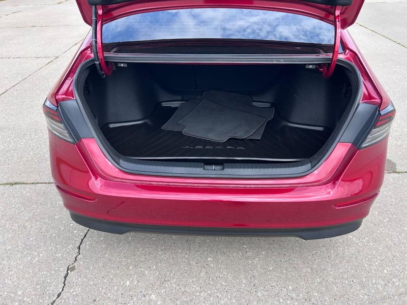 Honda Accord Sedan Vehicle Full-screen Gallery Image 5