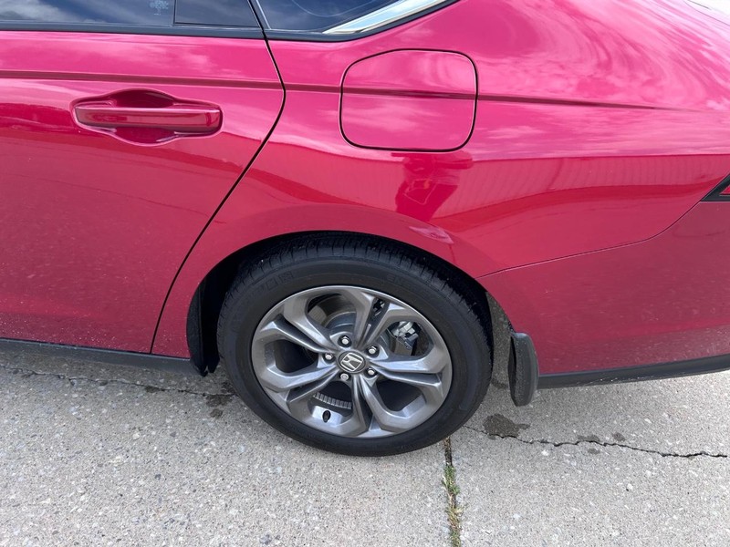 Honda Accord Sedan Vehicle Full-screen Gallery Image 6