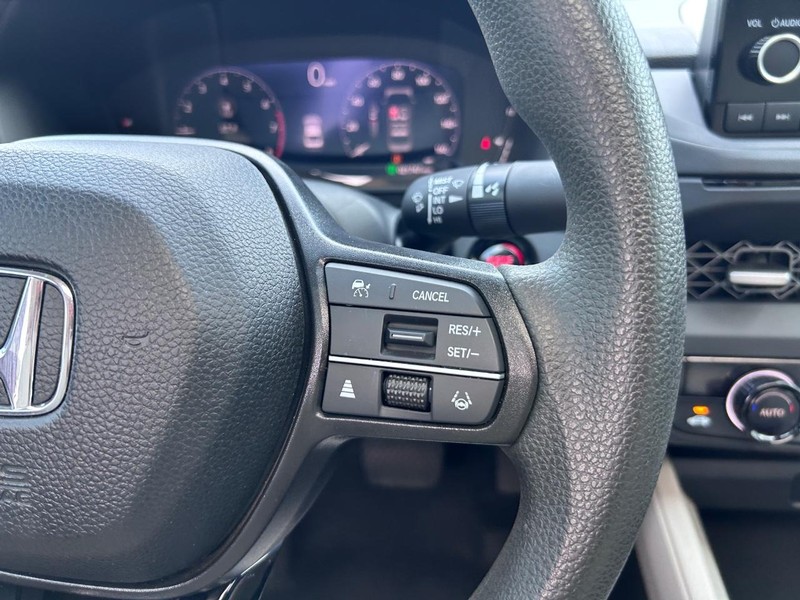 Honda Accord Sedan Vehicle Full-screen Gallery Image 12