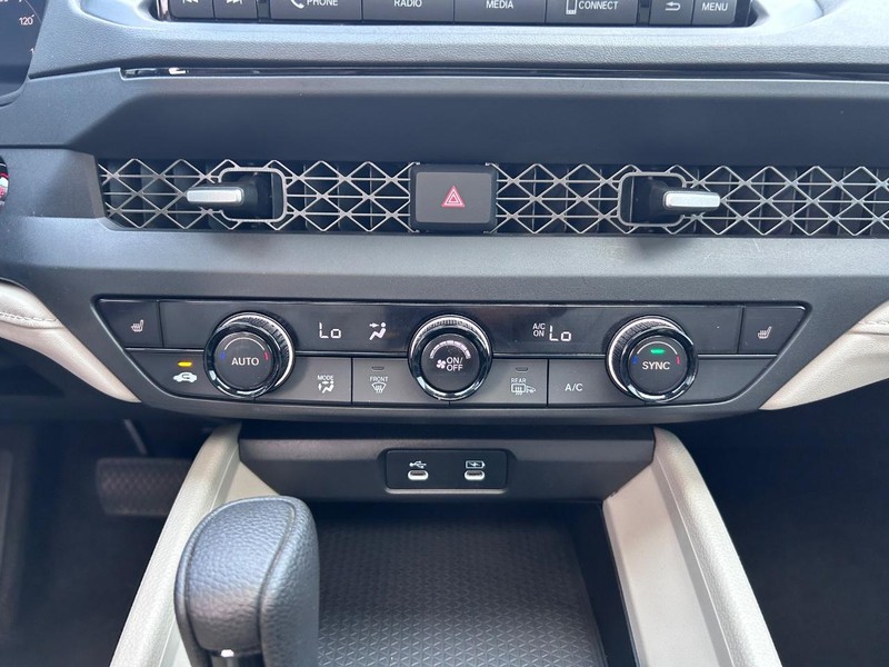 Honda Accord Sedan Vehicle Full-screen Gallery Image 14