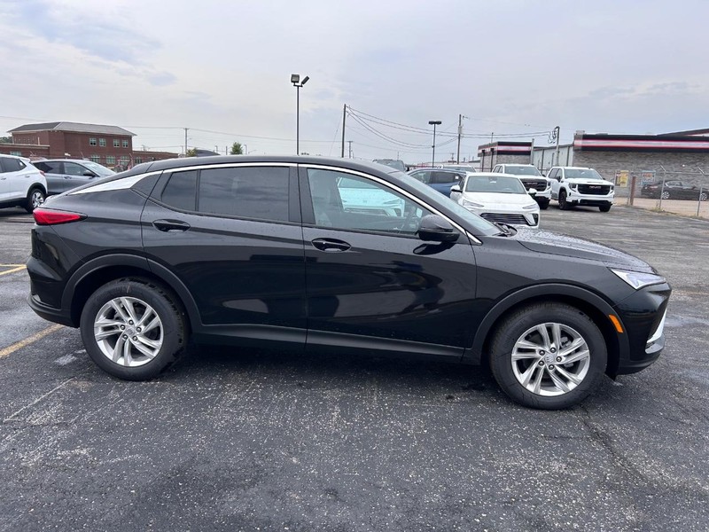 Buick Envista Vehicle Full-screen Gallery Image 2