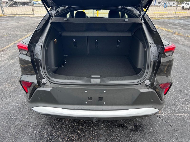 Buick Envista Vehicle Full-screen Gallery Image 5