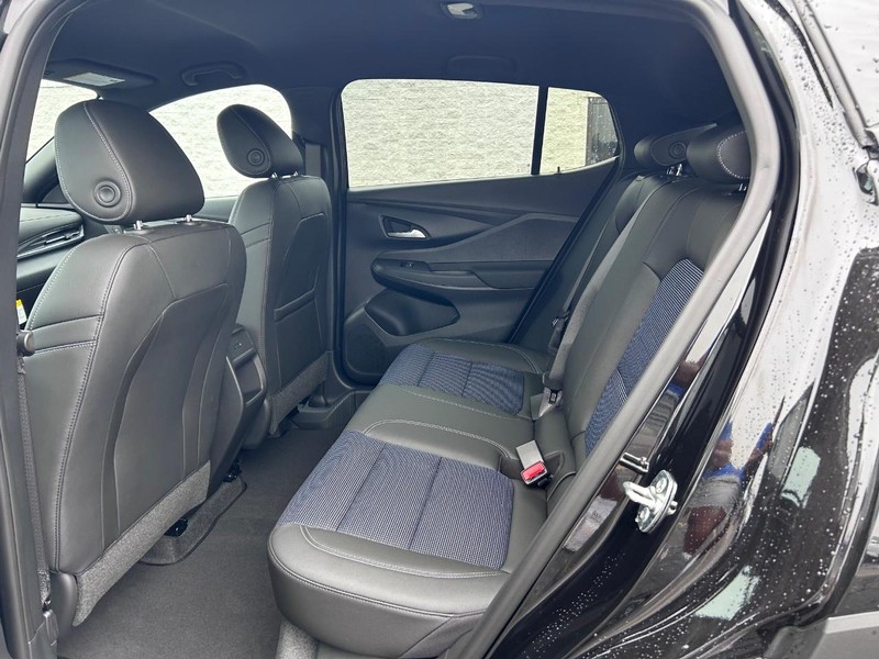 Buick Envista Vehicle Full-screen Gallery Image 7