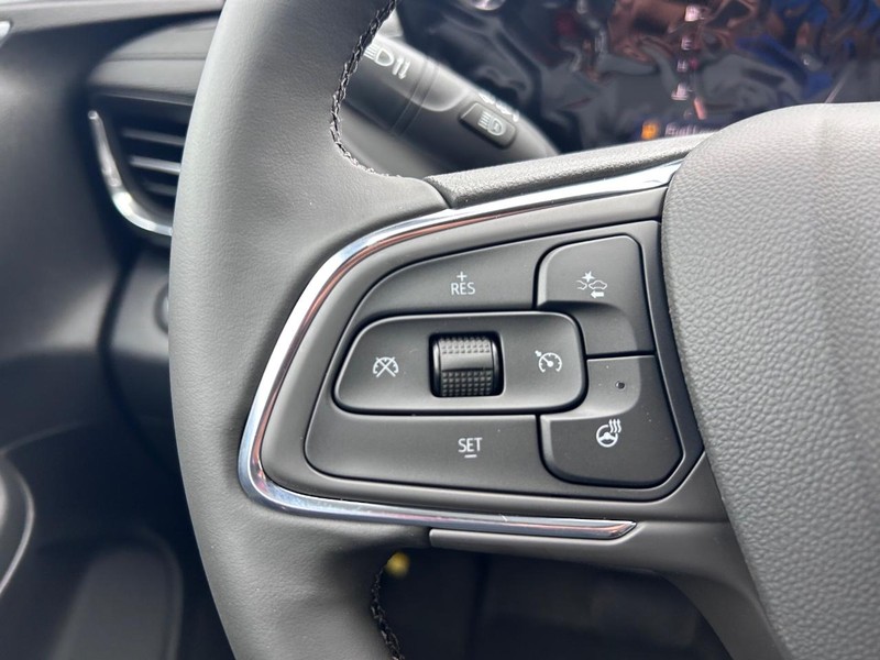 Buick Envista Vehicle Full-screen Gallery Image 10