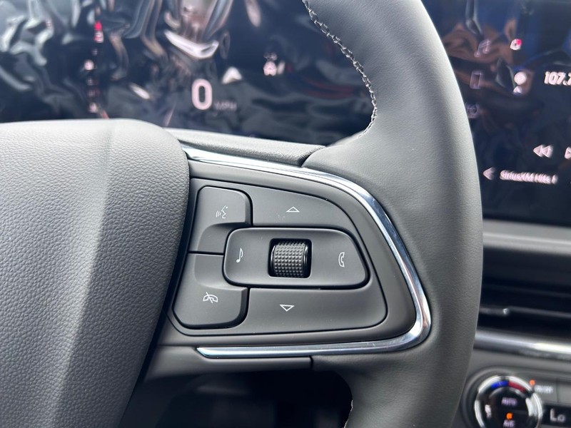 Buick Envista Vehicle Full-screen Gallery Image 11