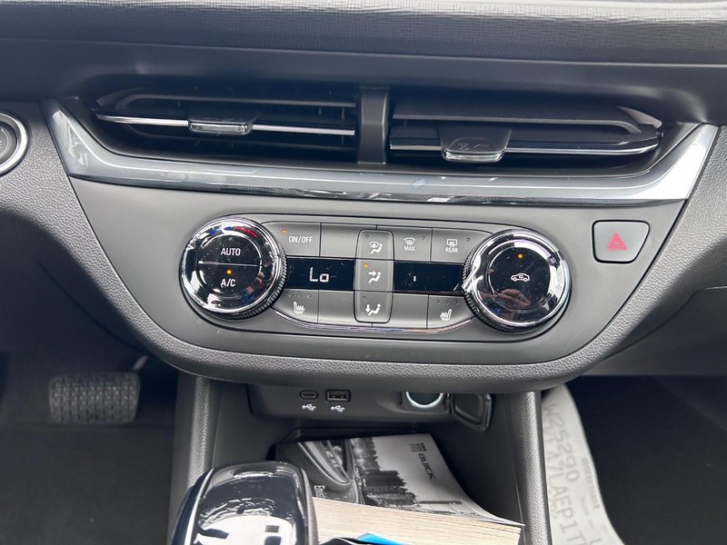 Buick Envista Vehicle Full-screen Gallery Image 13