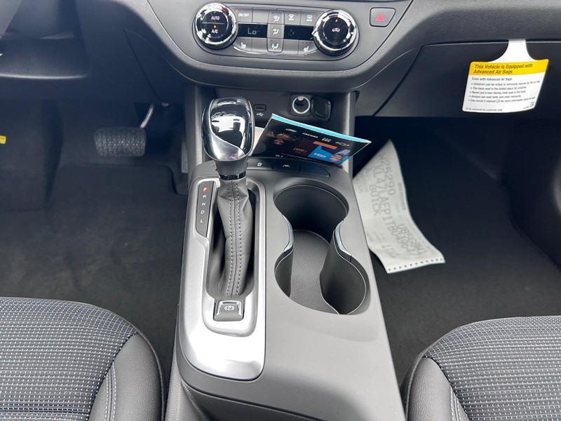 Buick Envista Vehicle Full-screen Gallery Image 14