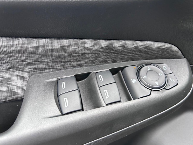 Buick Envista Vehicle Full-screen Gallery Image 16