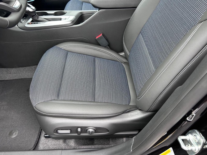 Buick Envista Vehicle Full-screen Gallery Image 17