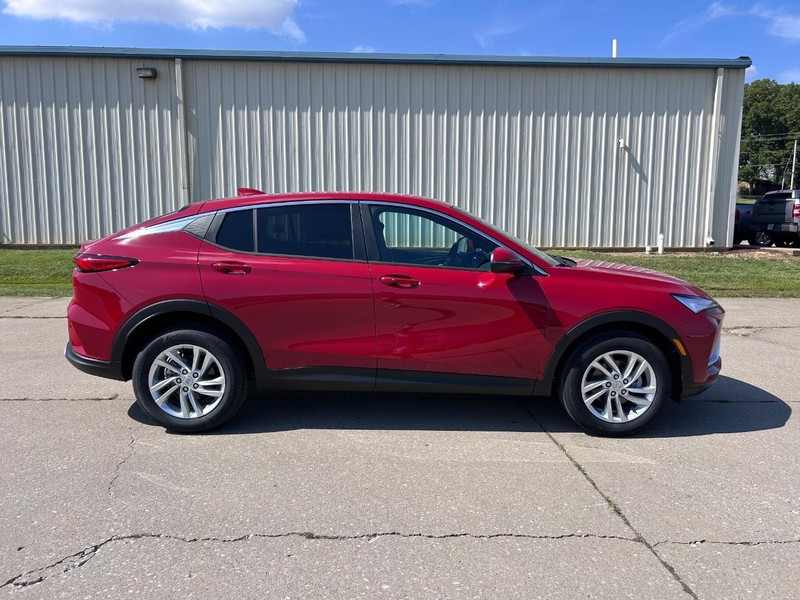 Buick Envista Vehicle Full-screen Gallery Image 2