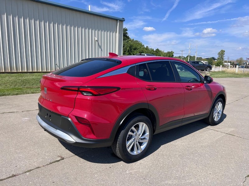 Buick Envista Vehicle Full-screen Gallery Image 3