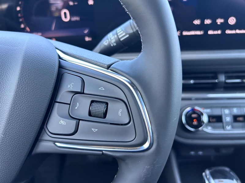 Buick Envista Vehicle Full-screen Gallery Image 11