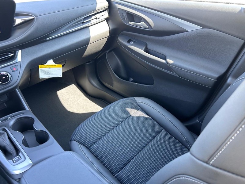 Buick Envista Vehicle Full-screen Gallery Image 15