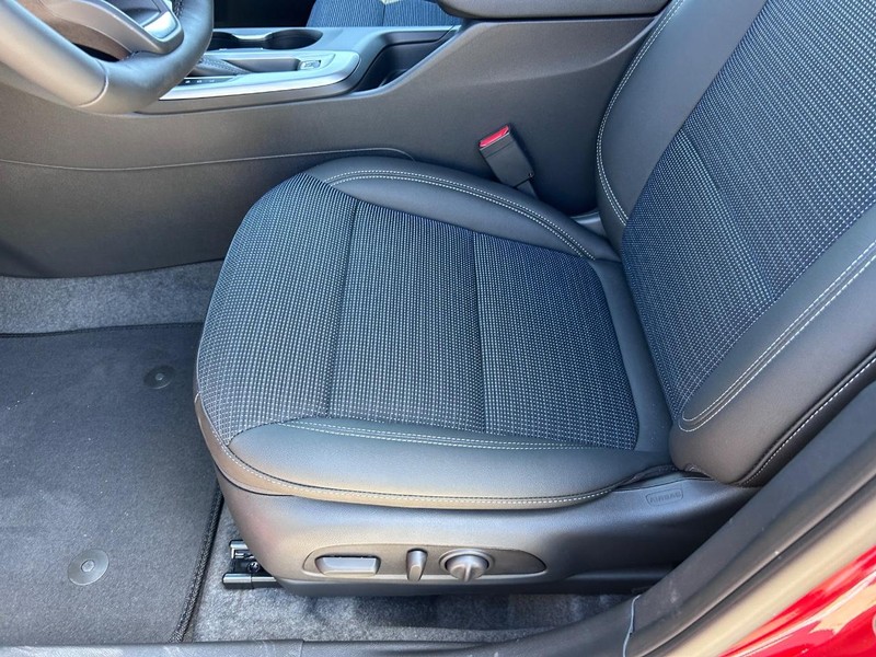 Buick Envista Vehicle Full-screen Gallery Image 17