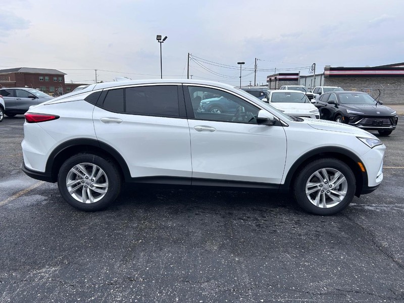 Buick Envista Vehicle Full-screen Gallery Image 2