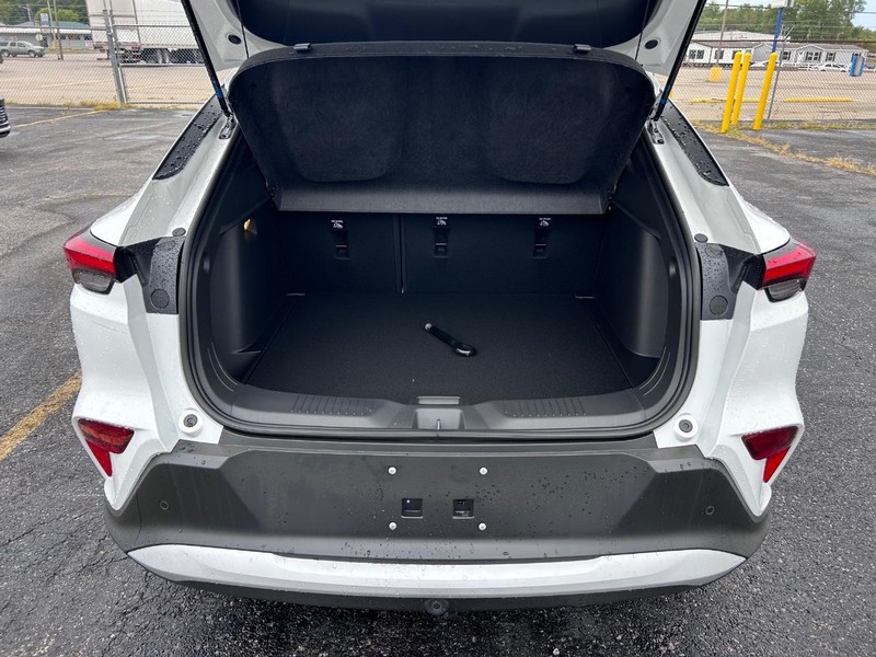 Buick Envista Vehicle Full-screen Gallery Image 10