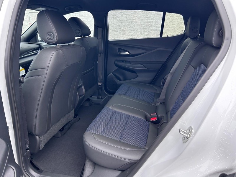 Buick Envista Vehicle Full-screen Gallery Image 12