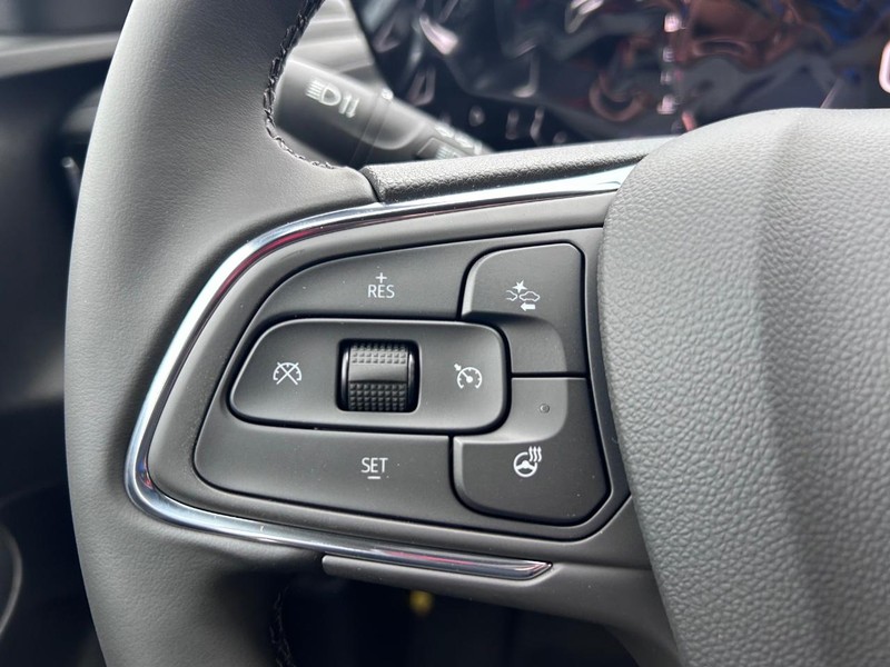 Buick Envista Vehicle Full-screen Gallery Image 15