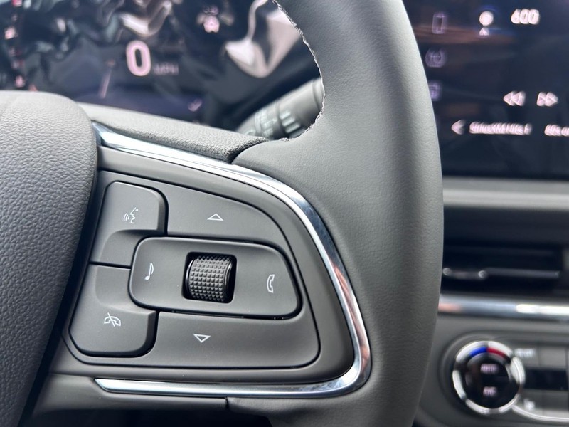 Buick Envista Vehicle Full-screen Gallery Image 16