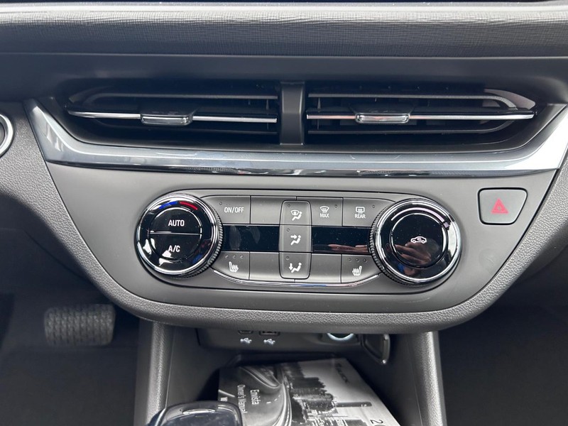 Buick Envista Vehicle Full-screen Gallery Image 18