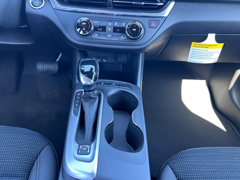 Buick Envista Vehicle Full-screen Gallery Image 14