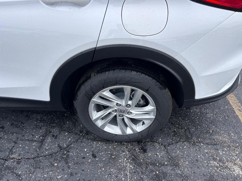 Buick Envista Vehicle Full-screen Gallery Image 6