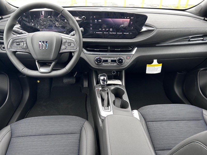 Buick Envista Vehicle Full-screen Gallery Image 8