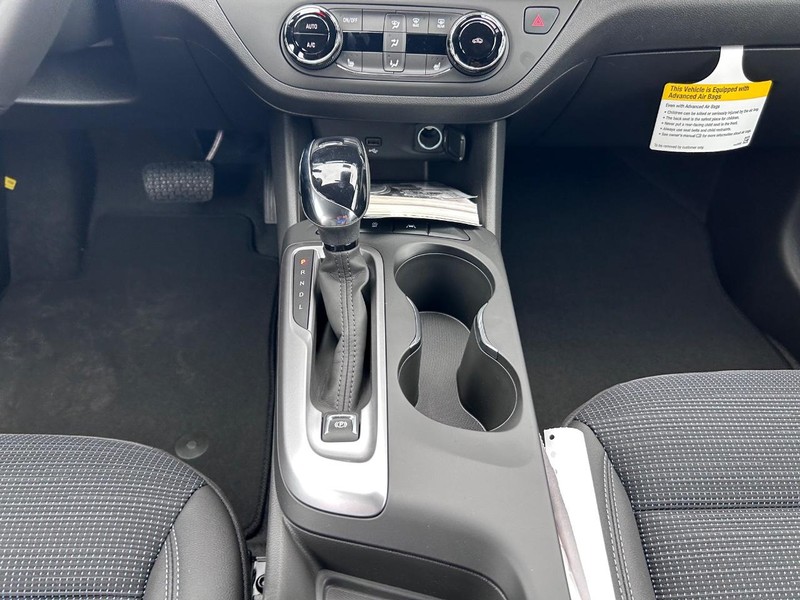 Buick Envista Vehicle Full-screen Gallery Image 14