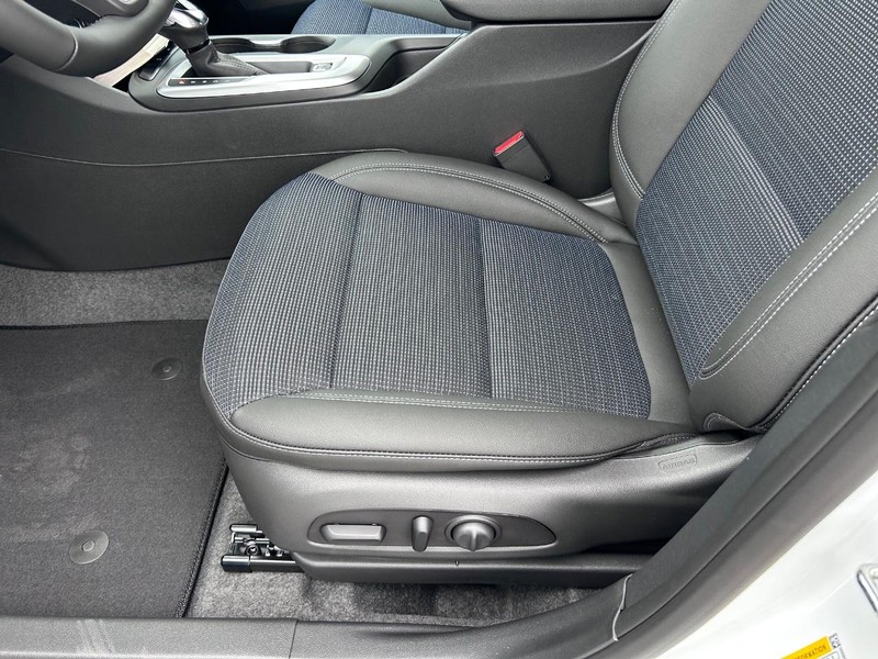 Buick Envista Vehicle Full-screen Gallery Image 17