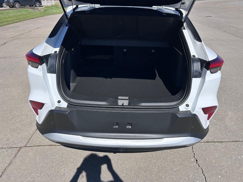 Buick Envista Vehicle Full-screen Gallery Image 5