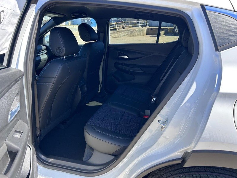 Buick Envista Vehicle Full-screen Gallery Image 7