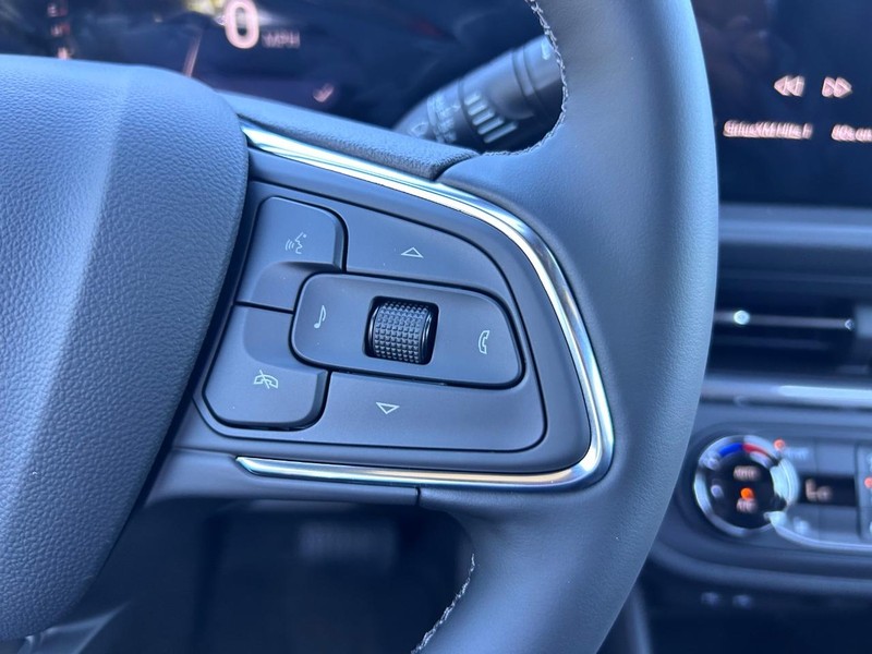 Buick Envista Vehicle Full-screen Gallery Image 11