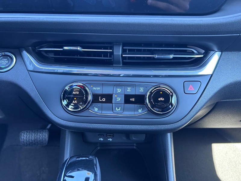 Buick Envista Vehicle Full-screen Gallery Image 13