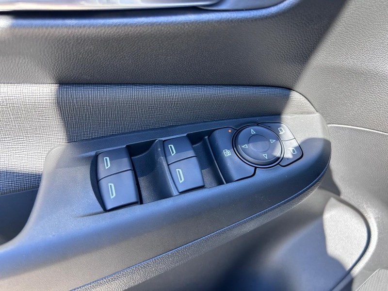 Buick Envista Vehicle Full-screen Gallery Image 16