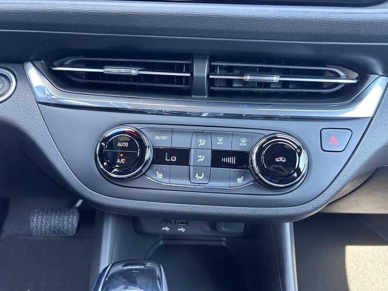 Buick Envista Vehicle Full-screen Gallery Image 13