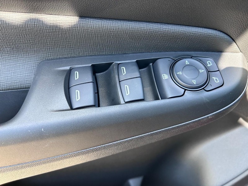 Buick Envista Vehicle Full-screen Gallery Image 16