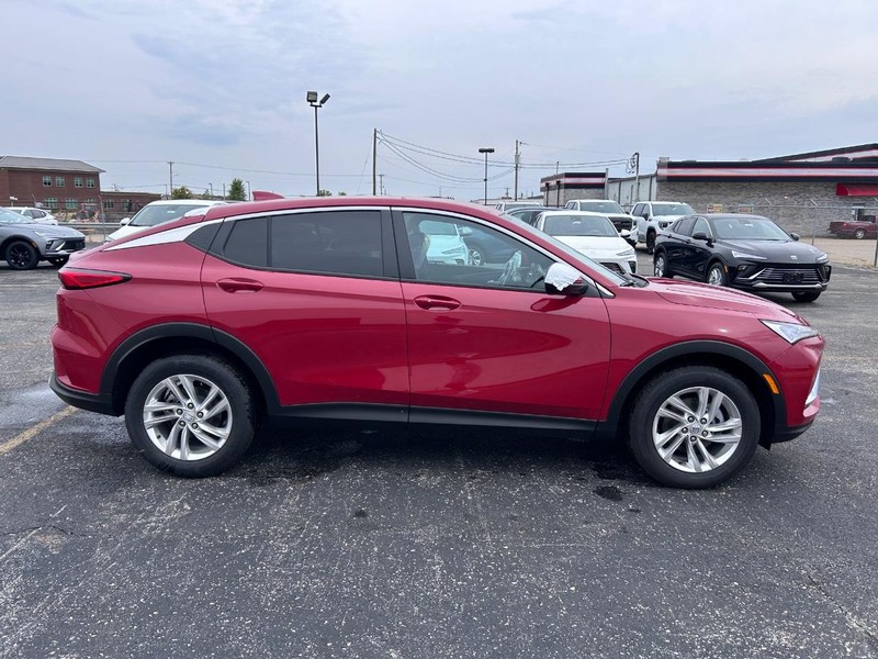 Buick Envista Vehicle Full-screen Gallery Image 2