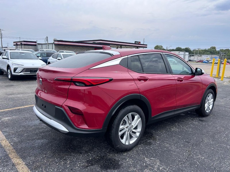 Buick Envista Vehicle Full-screen Gallery Image 3