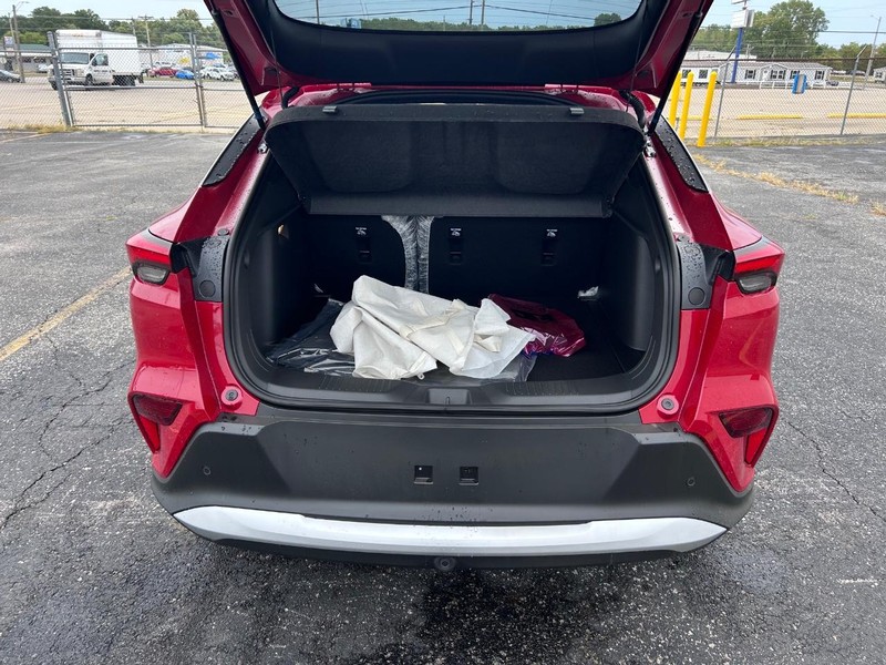 Buick Envista Vehicle Full-screen Gallery Image 5