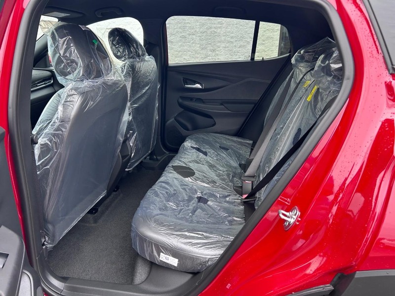 Buick Envista Vehicle Full-screen Gallery Image 7