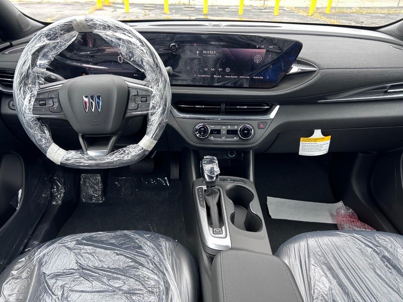 Buick Envista Vehicle Full-screen Gallery Image 8
