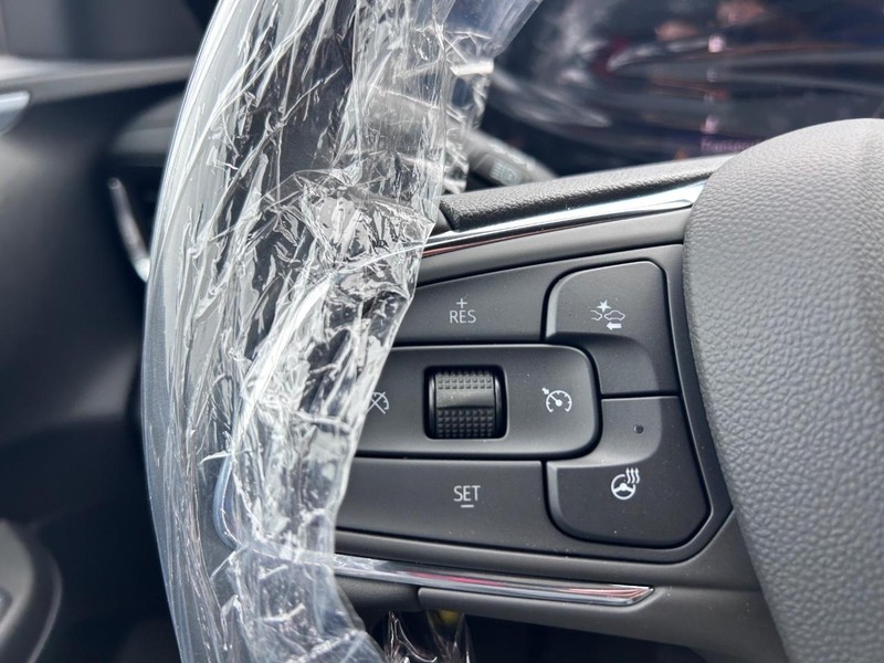 Buick Envista Vehicle Full-screen Gallery Image 10