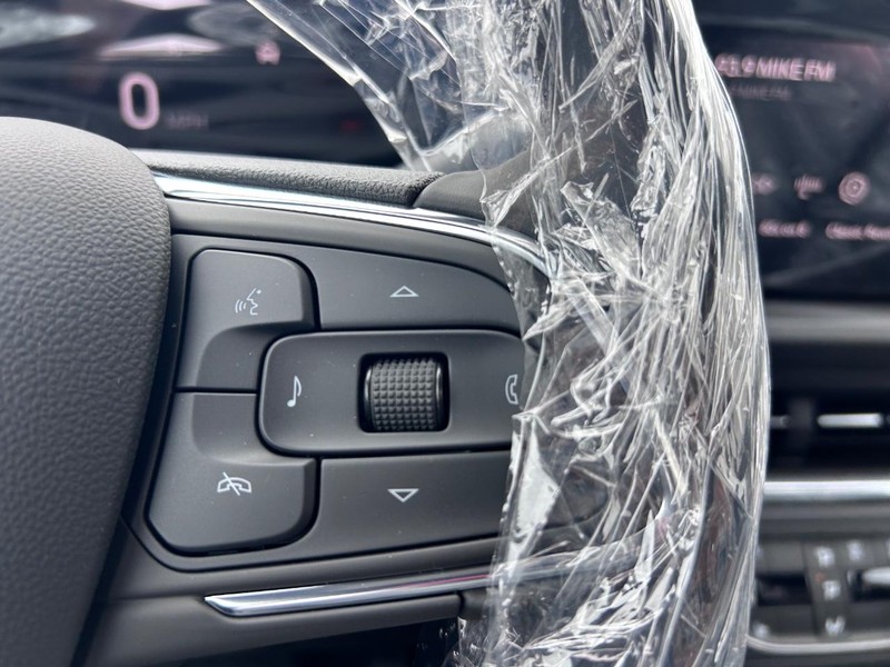 Buick Envista Vehicle Full-screen Gallery Image 11