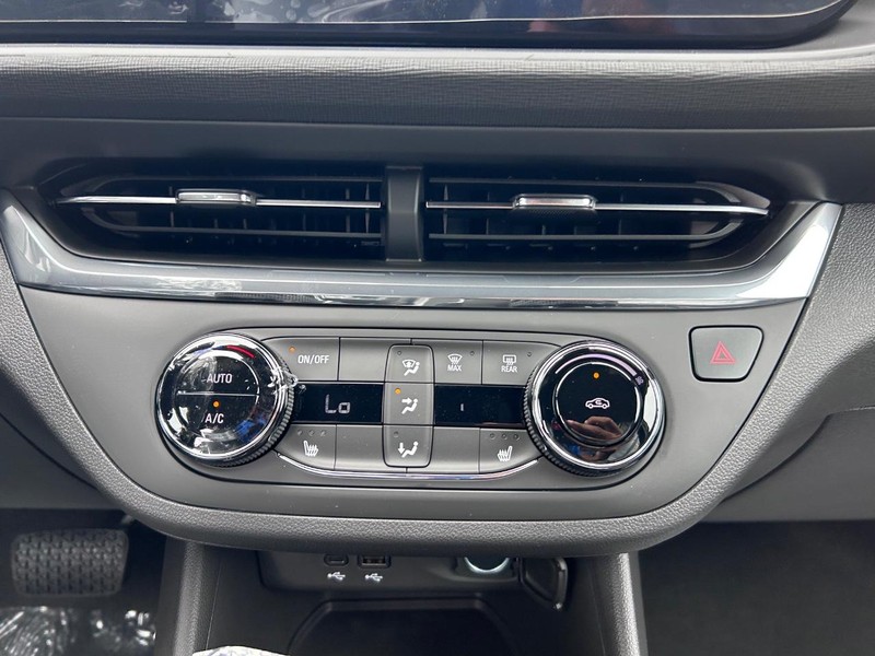 Buick Envista Vehicle Full-screen Gallery Image 13