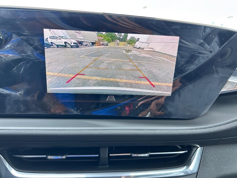 Buick Envista Vehicle Full-screen Gallery Image 19