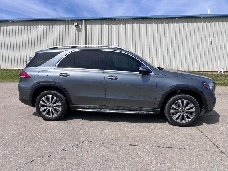 Mercedes-Benz GLE Vehicle Full-screen Gallery Image 2