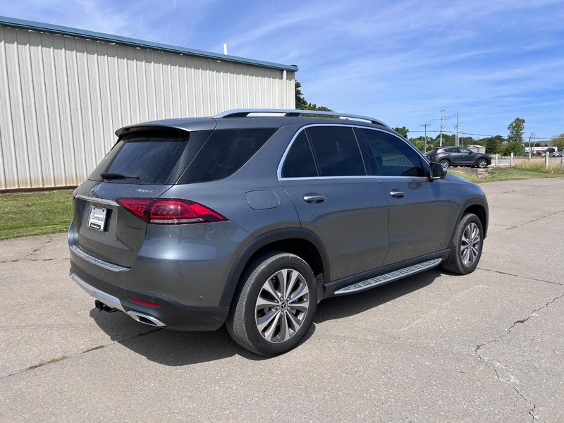 Mercedes-Benz GLE Vehicle Full-screen Gallery Image 3