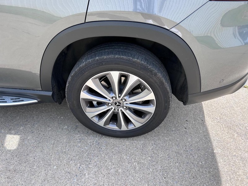 Mercedes-Benz GLE Vehicle Full-screen Gallery Image 7